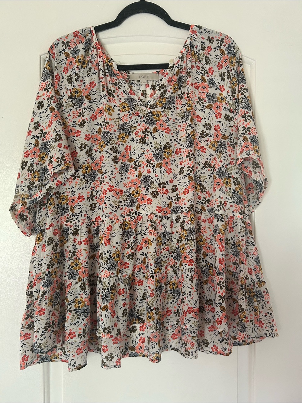 LOFT White Floral V-Neck Peplum Tunic with Coral & Navy